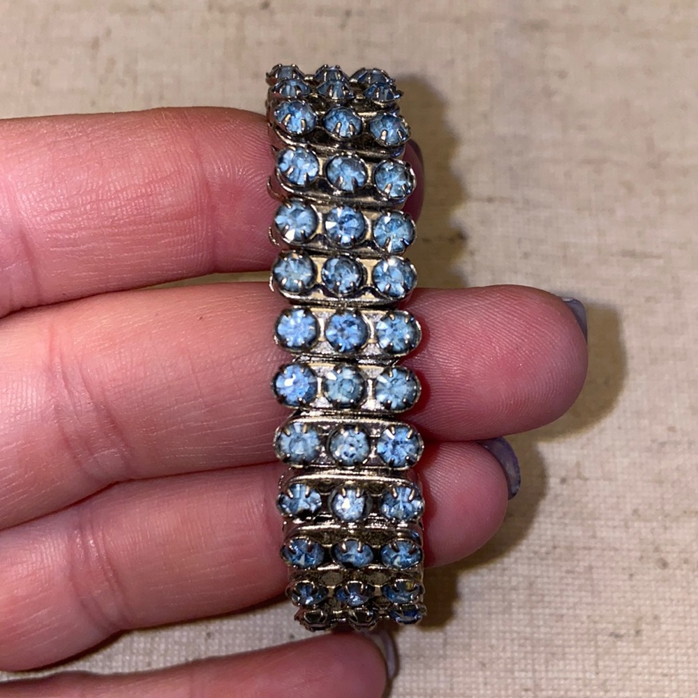 Blue rhinestone elastic silver bracelet